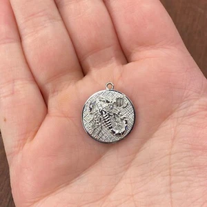 Vintage 925 Sterling Silver Scorpio Zodiac Scorpion Pendant Bracelet Charm - Picture 1 of 3
