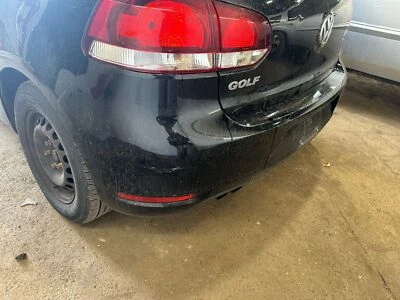 Used Rear Bumper Assembly Rear fits: 2012 Volkswagen Golf Htbk Base w/o park ass Foto 1 de 4