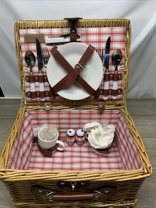 Set cestino da picnic in vimini per 2 tazze da tè, piatti e argenteria - Foto 1 di 5