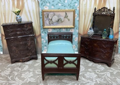 JUEGO DE DORMITORIO AZUL RENWAL (ESTILO ANTIGUO) Muebles de plástico vintage para casa de muñecas 1:16 Foto 1 de 4