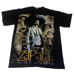 T-shirt Zapata Emiliano La Tierra Es de Quien La Trabaja All Over Rock Revolución - Foto 1 di 8