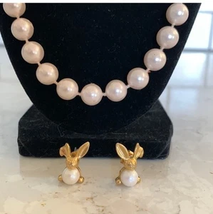 Orecchini Avon Vintage Coniglietto Coniglio Perle Tono Oro + Collana - Foto 1 di 4