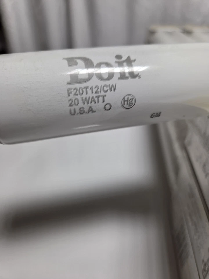 18  24 Inch F20T12/CW 20 Watt USA Fluorescent Bulbs DOIT 9 TwoPacks - Image 1 of 3