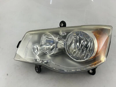OEM | 2008 -- 2016 Chrysler Town & Country Halogen Headlight (Left/Driver) Foto 1 de 4