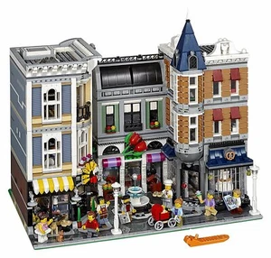 LEGO 10255 Creator Expert Modular Building Set Three-Level Assembly Square - Picture 1 of 5