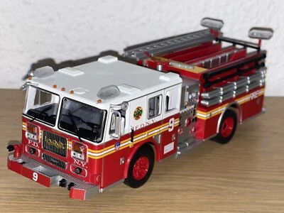 Camión de Bomberos SEAGRAVE Marauder II New York Fire Dept. die-cast 1/43 ixo - Imagen 1 de 4