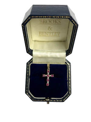 2006 Ruby and Diamond Cross Pendant 9ct Gold Diamond & Ruby Pendant Cross - Image 1 of 4