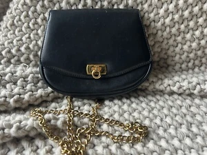 Bolso de Hombro Salvatore Ferragamo Mini Cadena Pochette Gancini Cuero Negro Usado - Imagen 1 de 17