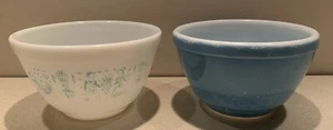 Set of 2 Vintage Pyrex Nesting Mixing Bowls Blue & White 401 Amish & Blue - Picture 1 of 15