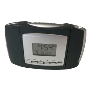Reloj Despertador Proyector de Tiempo Digital LCD Cronometraje Pequeño Viaje Funciona con Batería - Imagen 1 de 10