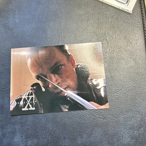 Jb24 The X-Files Season 2 Two 1996 Topps #42 Alien Bounty Hunter Brian Thompson - Picture 1 of 2