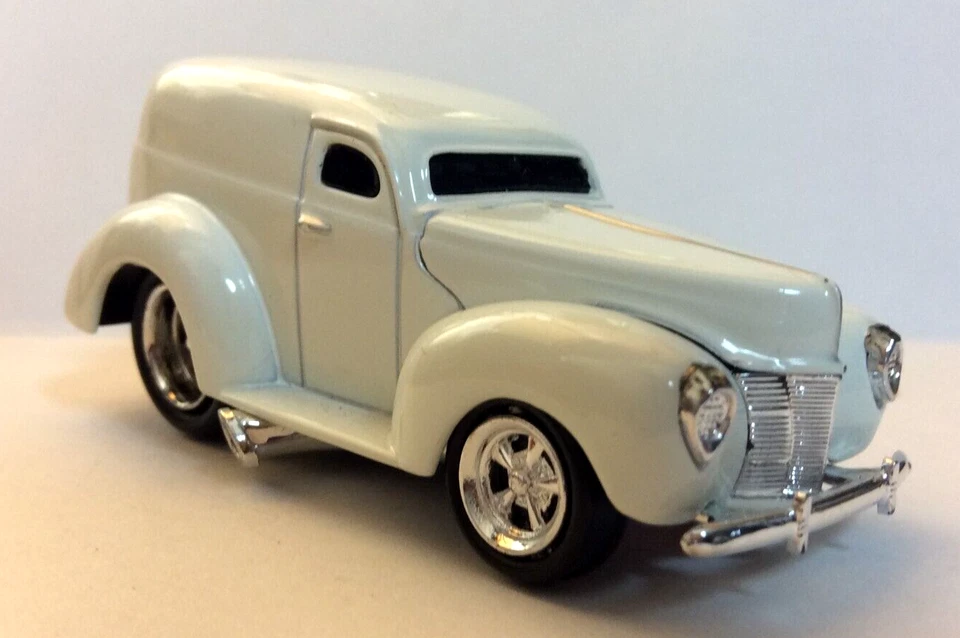 Muscle Machines 1940 FORD SEDAN DELIVERY -- 1/64  40 SEDAN DELIVERY- WHITE - Image 1 of 3
