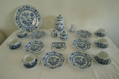 Hutschenreuther Zwiebelmuster Kaffeeservice 6 P. viel 1.Wahl + Zusatzteile - Bild 1 von 4