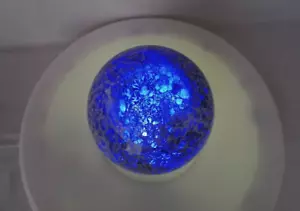 Dynasty Gallery "Moon Glow" Glow In The Dark großer Briefbeschwerer 4" - Bild 1 von 9