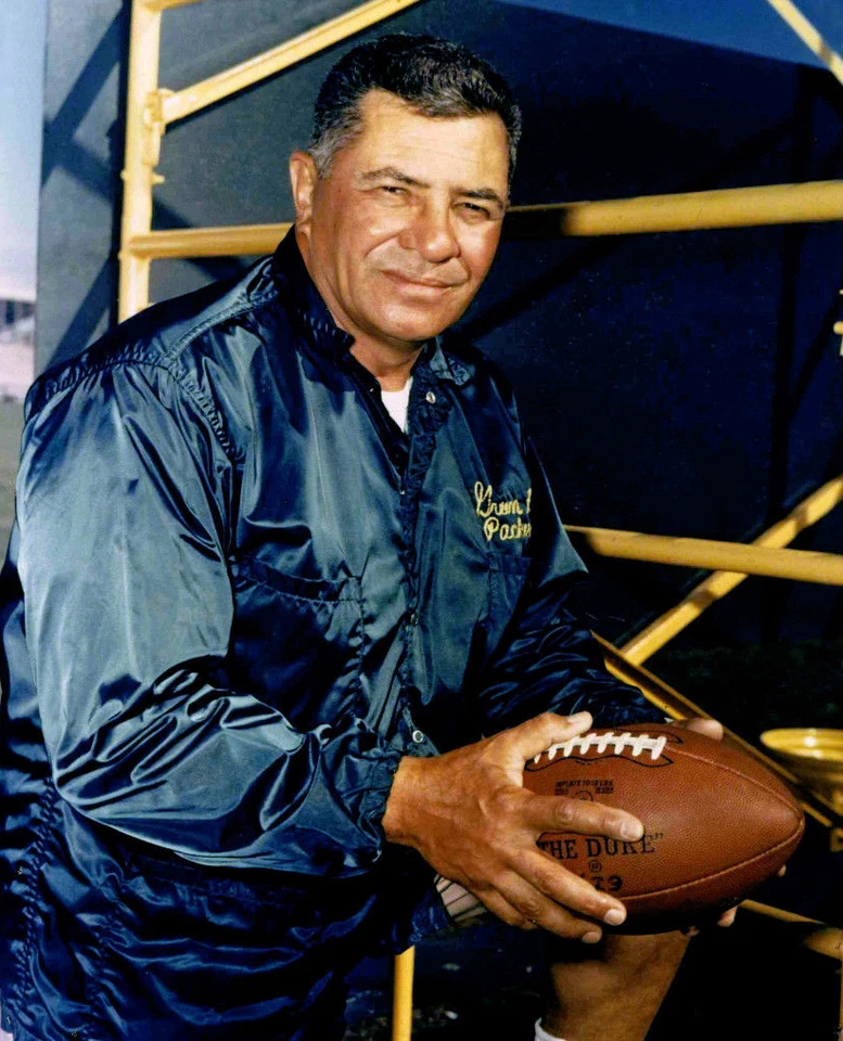 Green Bay Packers Vince Lombardi Glossy 8x10 Photo NFL Print #4 - Image 1 of 1