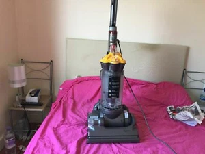 Dyson DC 33 Staubsauger voll funktionsfähig - Bild 1 von 9