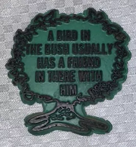Vintage BIRD IN THE BUSH 3-D Molded Rubber Fridge Magnet MAGNETIC GOODIES - Picture 1 of 2
