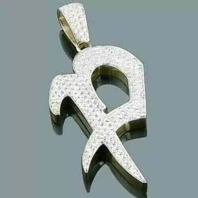 3 克拉圆形切割真莫桑石“P”字母小饰品吊坠 14K 镀白金 — 第 1/4 张图片