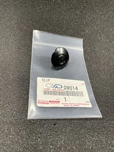 88 - 90 TOYOTA LAND CRUISER FJ62 HOOD LINER INSULATION PAD RETAINER CLIP OEM NEW - Picture 1 of 3