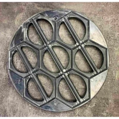 Molde de metal ucraniano Vareniki Pierogi Maker Varenichnitsa Ravioli pirozhki Foto 1 de 4