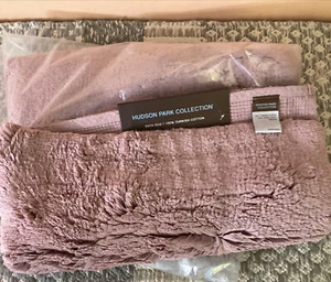 Hudson Park Collection 100% Turkish Cotton Bath Rug Petal 21 x 34 in New @ - Picture 1 of 4