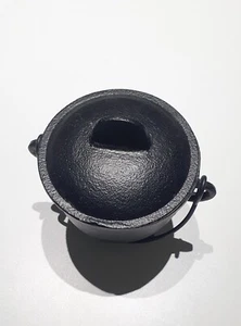 Small cast iron wok with a lid - Picture 1 of 8