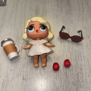 Muñeca Sorpresa Lol Leading Baby Core Serie 1 VESTIDO BLANCO MARILYN MONROE #3910 - Imagen 1 de 10