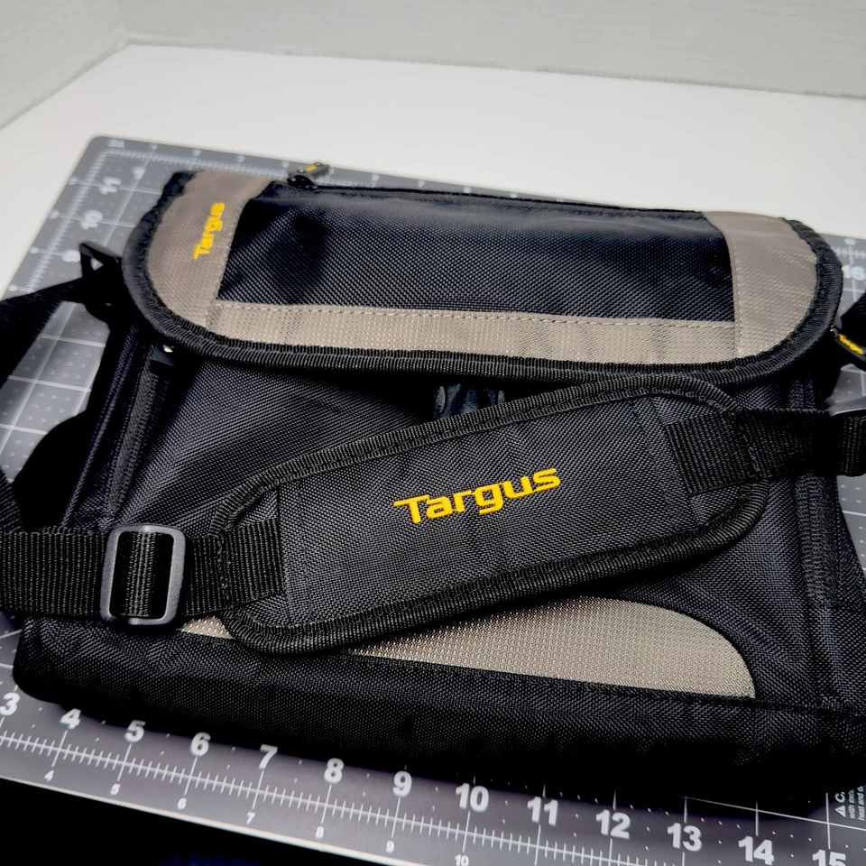 Targus Black Nylon Messenger Laptop Shoulder Bag Case 11” Adjustable Strap - Image 1 of 4