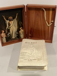 HOLY BIBLE Light Of The World Edition, 1966 King James Version KJV Printed 1994 - Picture 1 of 10