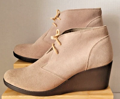 Crocs Mujer Beige Gamuza Leigh Cordones Cuña Botines Botas Talla 7.5 Foto 1 de 4