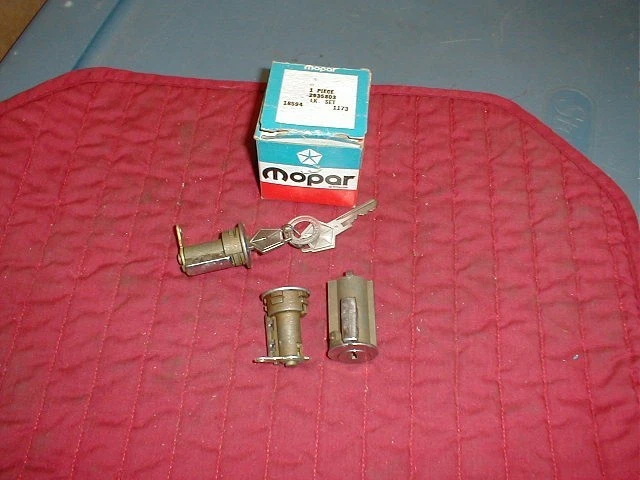 JUEGO DE CERRADURA DE ENCENDIDO Y PUERTA MOPAR 1969 NUEVO EN STOCK TODOS LOS MODELOS Foto 1 de 1