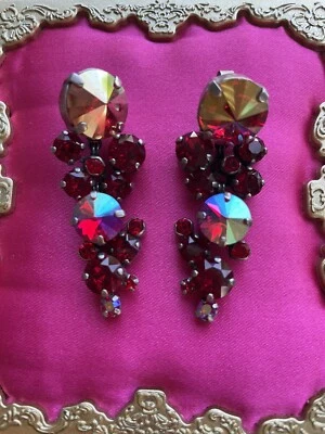 Pendientes colgantes Sorrelli con racimo circular cristal rojo rubí plata antigua $195 Foto 1 de 3