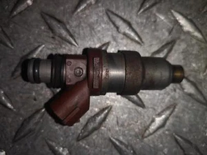 TOYOTA LAND CRUISER J80 1990 - 2008 INYECTOR DE COMBUSTIBLE 2,7 GASOLINA 47661 23250-750 - Imagen 1 de 4