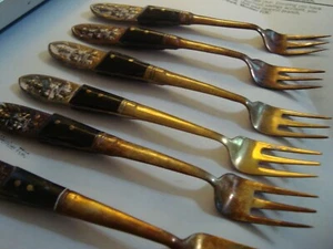 ANTIGUAS {6 EN TOTAL } HORQUILLAS DEMI CON CUERO Y LATÓN 4 1/2 PULGADAS DE LARGO - Imagen 1 de 3
