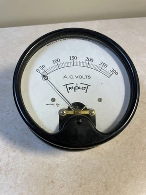 Triplet A.C. 伏表 0-300 型号 534 — 第 1/2 张图片