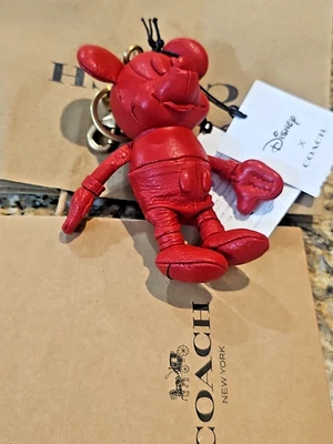 LLAVERO DE CUERO ROJO DISNEY X COACH MICKEY MOUSE LLAVERO BOLSO ENCANTO CON CAJA DE REGALO  Foto 1 de 4