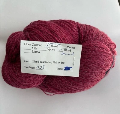 Hilado a mano de lana merino y mezcla Tencel 728 yardas Foto 1 de 3