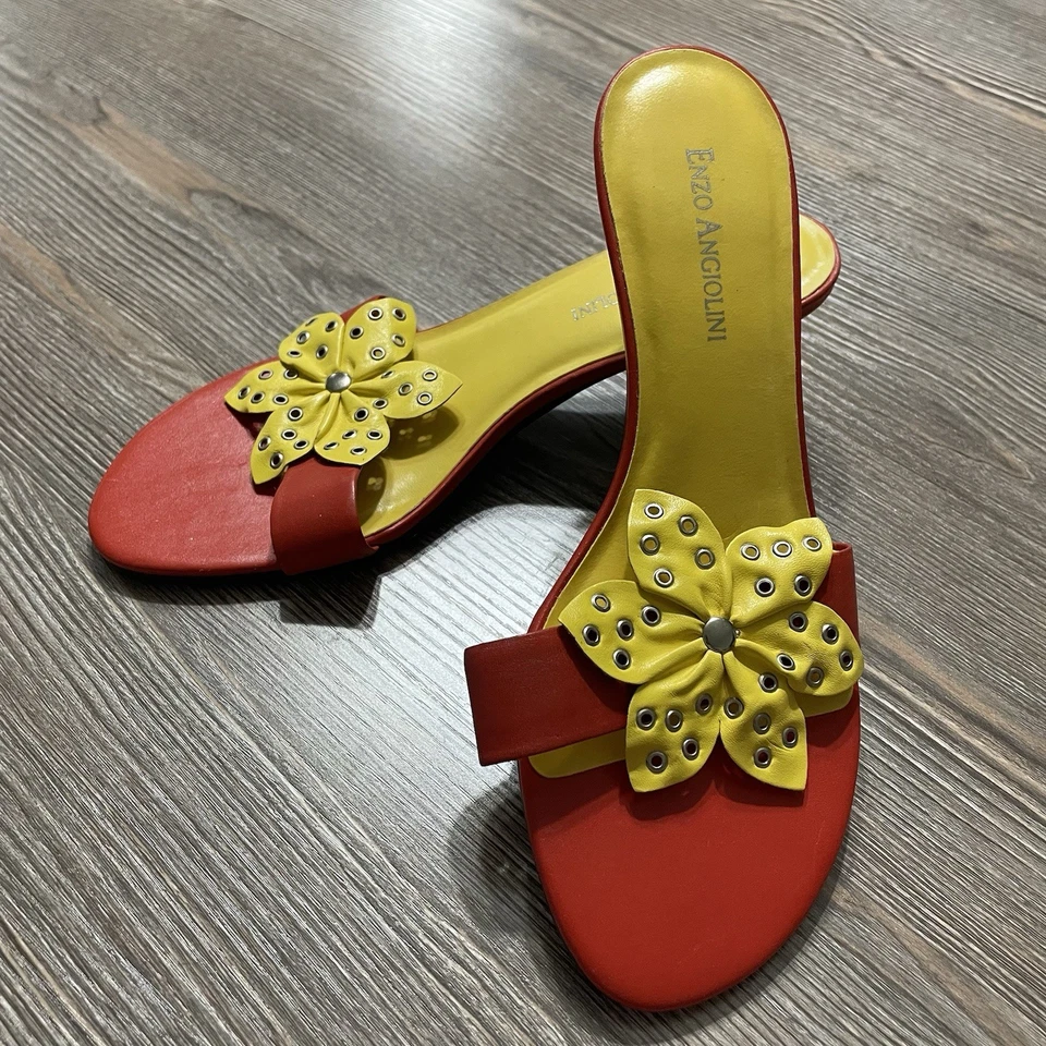 Enzo Angiolini Y2K 花卉皮革中跟鞋拖鞋凉鞋,红色和黄色,6.5 米 — 第 1/4 张图片