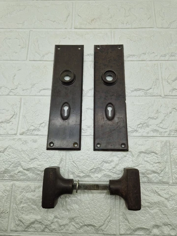 Original art deco Pair Of Bakelite Door Knobs With Backplates  Mortice Lock IRIS Cover