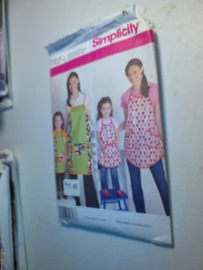 Simplicity 1707 MOM & ME Kids & Adult APRON Patterns size S-L - Picture 1 of 1