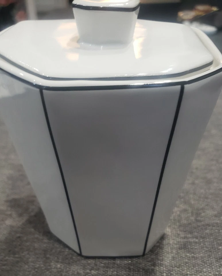 Tarro de algodón de cerámica blanco y negro usado RARO KASSATEX NY  Foto 1 de 4