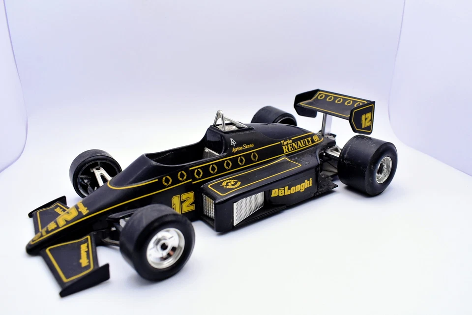 Modellini auto FORMULA 1 F1 scala 1:24 Lotus 97 T 12 Burago diecast modellismo - Immagine 1 di 3
