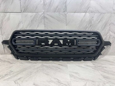 2019-2024 DODGE RAM 1500 РЕШЕТКА В СБОРЕ ОРИГИНАЛЬНАЯ ПЕРЕДНЯЯ ЦЕНТРАЛЬНАЯ РЕШЕТКА 6JU73TRMAH - Изображение 1 из 4
