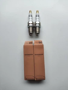VW Audi Seat Skoda Spark Plugs x2  Bosch 06H905611 Genuine - Picture 1 of 4