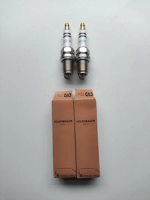 VW Audi Seat Skoda Spark Plugs x2  Bosch 06H905611 Genuine - Image 1 of 4