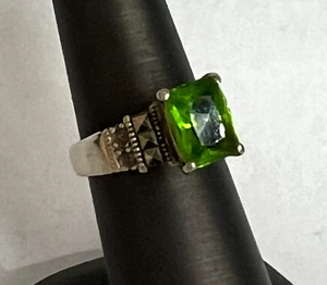 VINTAGE PERIDOT, MARACITE & STERLING SILVER RING SIZE 6 - Picture 1 of 6