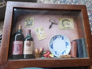 Wein/Snacks/Bücher Motiv gerahmt Schatten Box 15 x 11 x 2 Arister Geschenke inkl. 3D Kunst - Bild 1 von 10