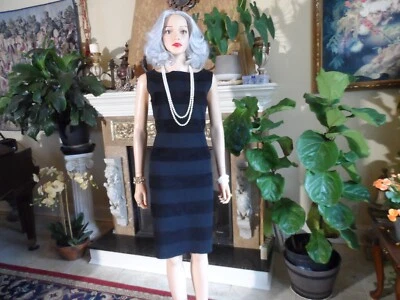 Vestido justo St. John preto texturizado listrado malha com detalhe de pescoço de barco tamanho 8 - Imagem 1 de 4