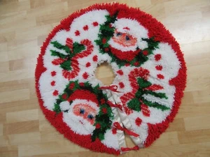Latch Hook Tree Skirt Santa Claus Face 32 Inch Ribbon Ties Christmas Holiday - Picture 1 of 4