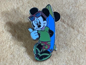 E13-89 DISNEY PIN - MICKEY MOUSE SURFBOARD - 2008 - CAST LANYARD SERIES - NEU - Bild 1 von 3